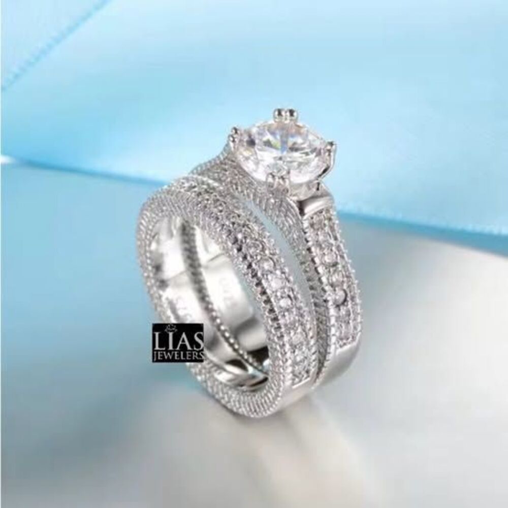 Brand New 18k White Gold Wedding Ring Set
